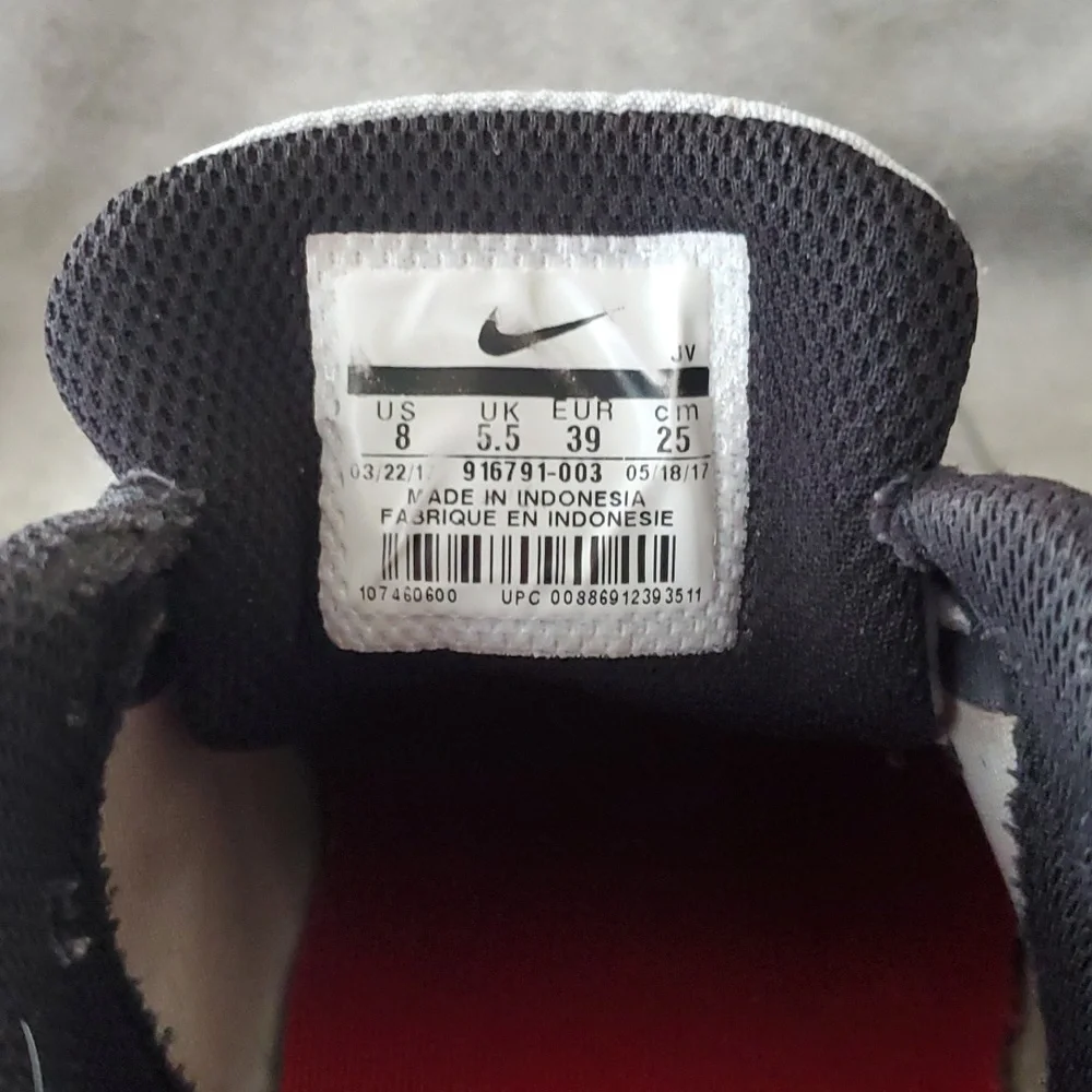 Nike Air Max Tavas Women's, 916791-003 - Picture 4 of 8